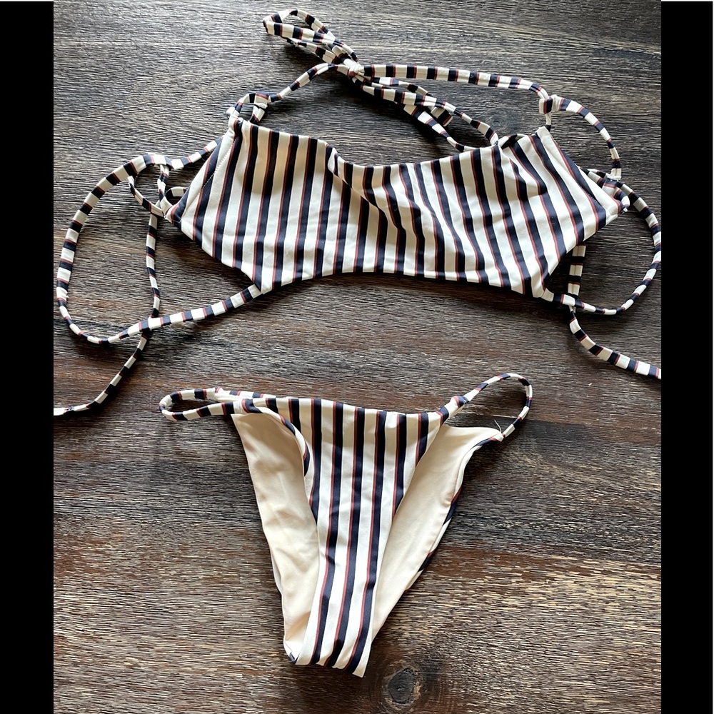 L.A hearts 2 piece swim suit, super cute and flattering. Top is s, bottom xxs